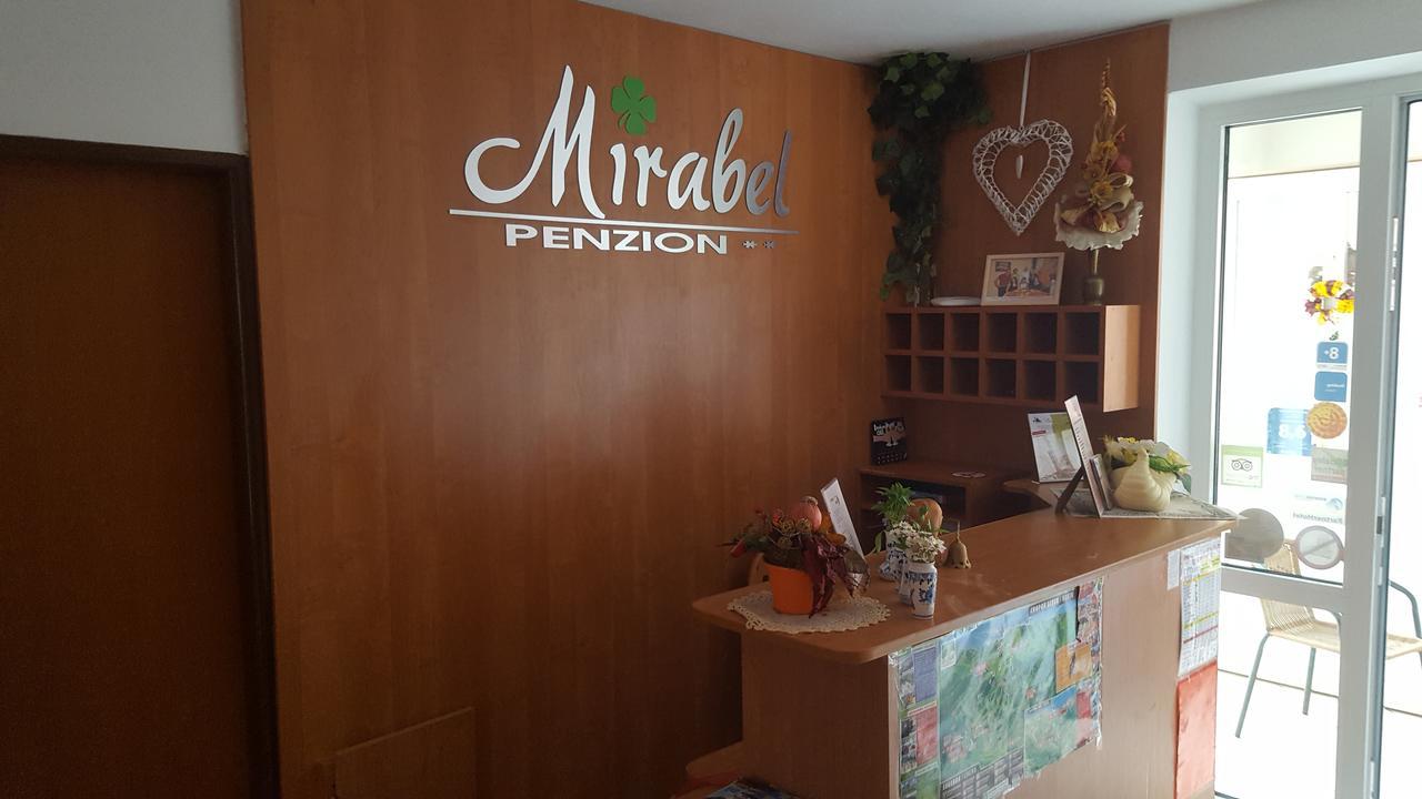 ホテル Penzion Mirabel Bešeňová エクステリア 写真