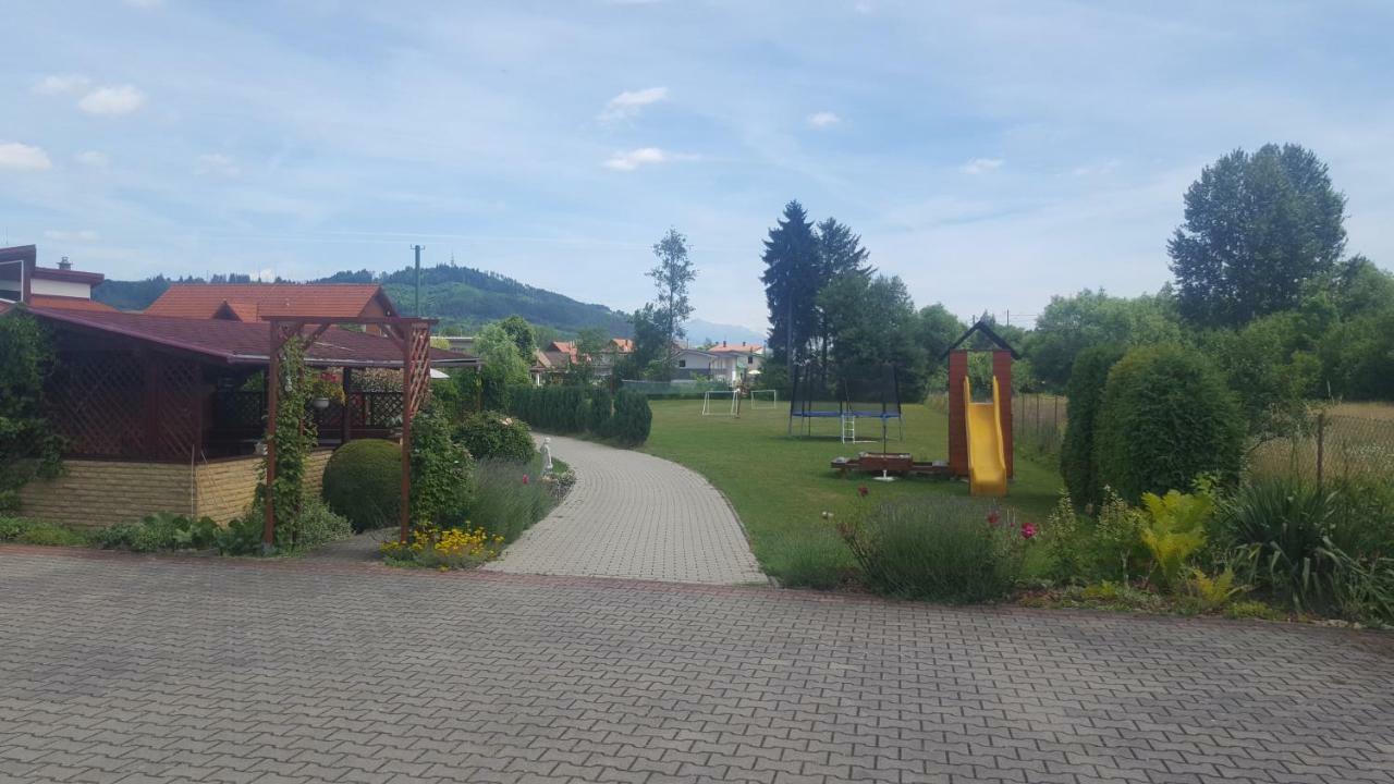 ホテル Penzion Mirabel Bešeňová エクステリア 写真